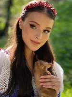 Photo by Анна Щербакова on July 19, 2025. Μπορεί να είναι εικόνα 1 άτομο, μακιγιάζ, κουνέλι, ...webp